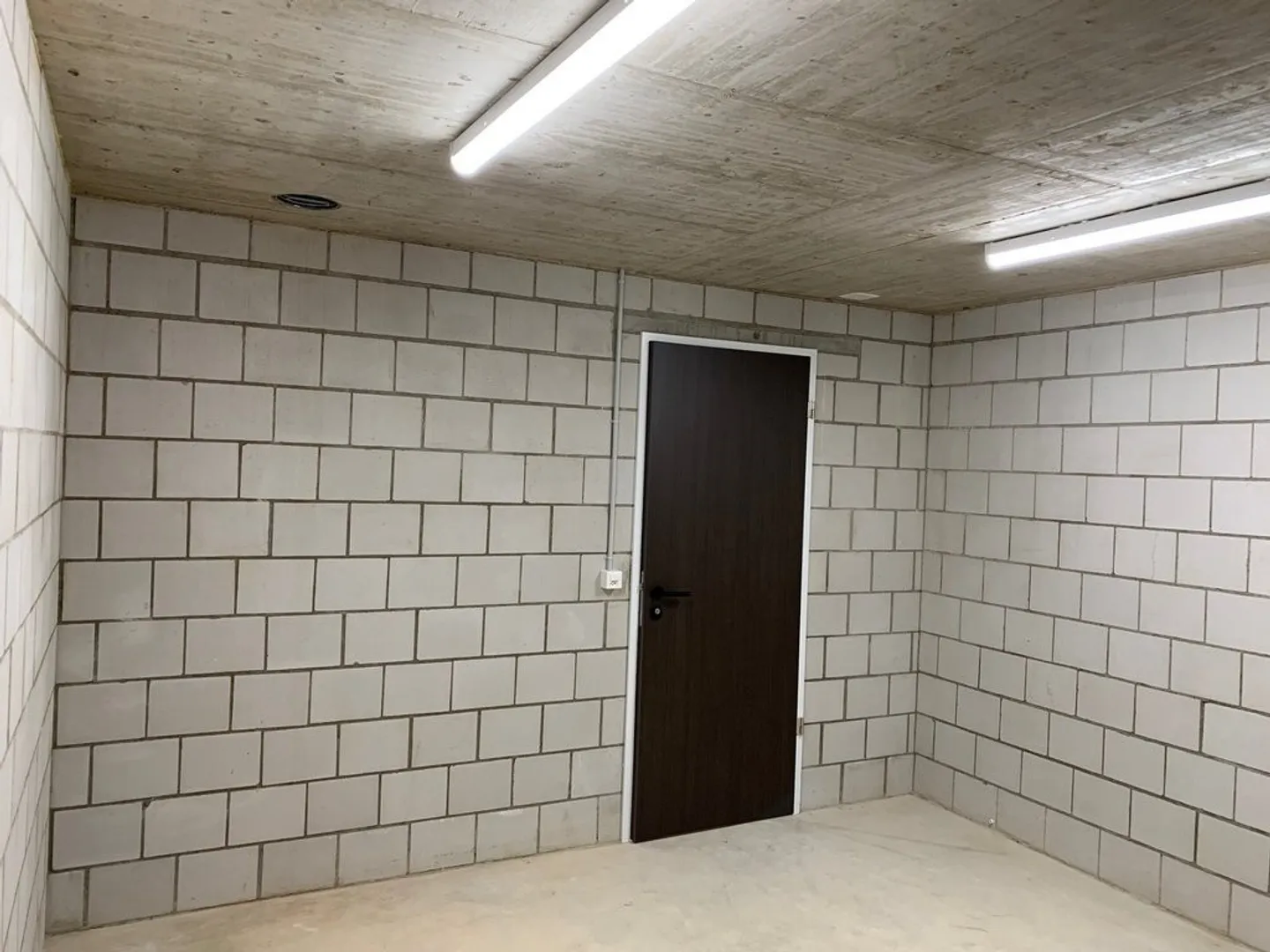 Flexible Space for Creative Projects - Photo 2 of 4
