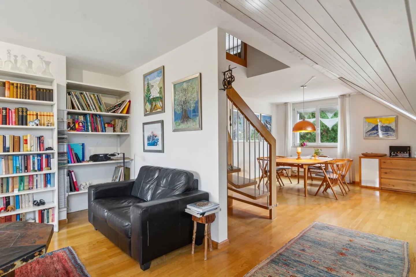 Living with style and a view - Photo 2 of 8