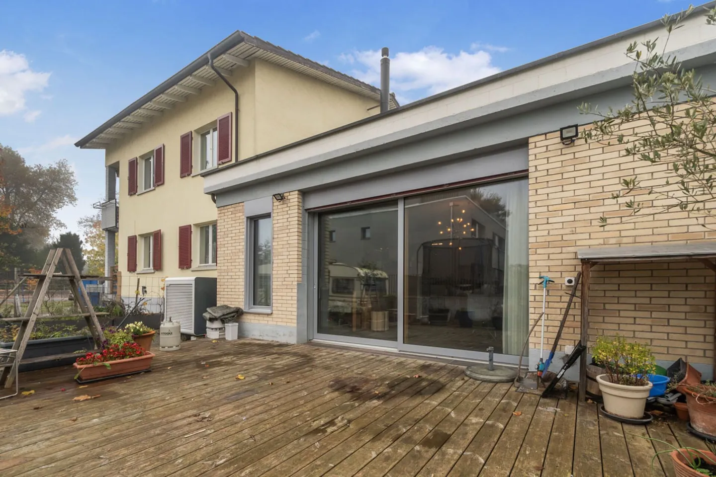 Central House - 8.5 Room Single-Family Home in the Heart of Bremgarten - Photo 4 of 14