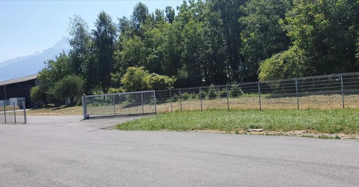 Mixed-use building for rent - Photo 6 of 11