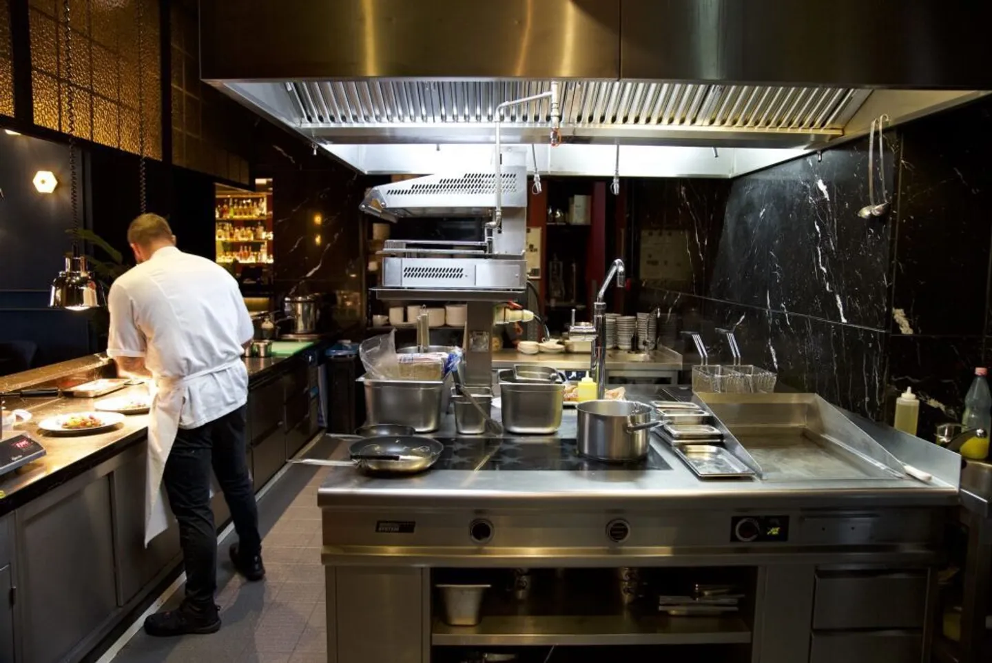 Restaurant to be handed over immediately - Rare opportunity! - Photo 1 of 3