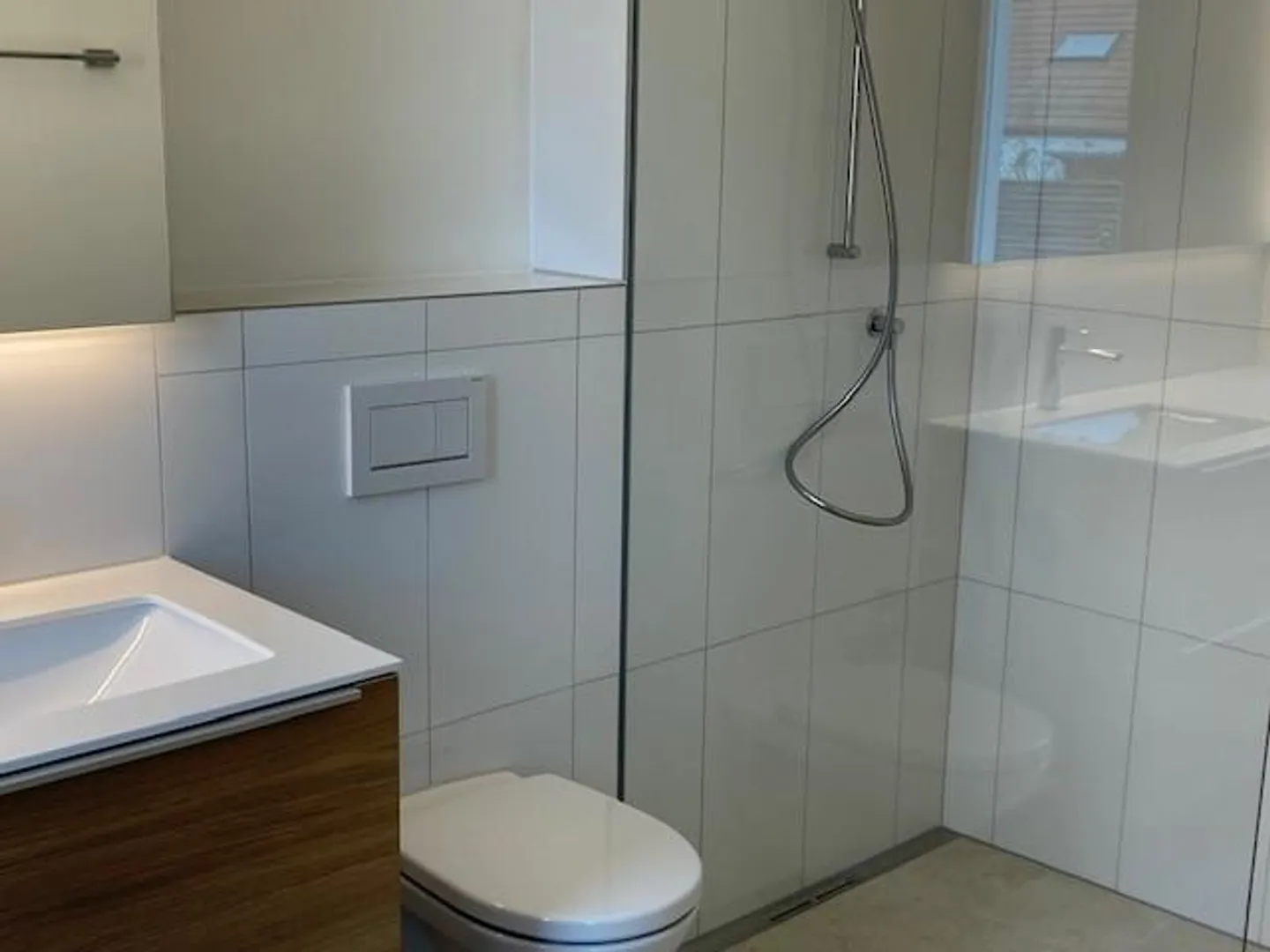 High-quality apartment with modern construction standards - Photo 7 of 8