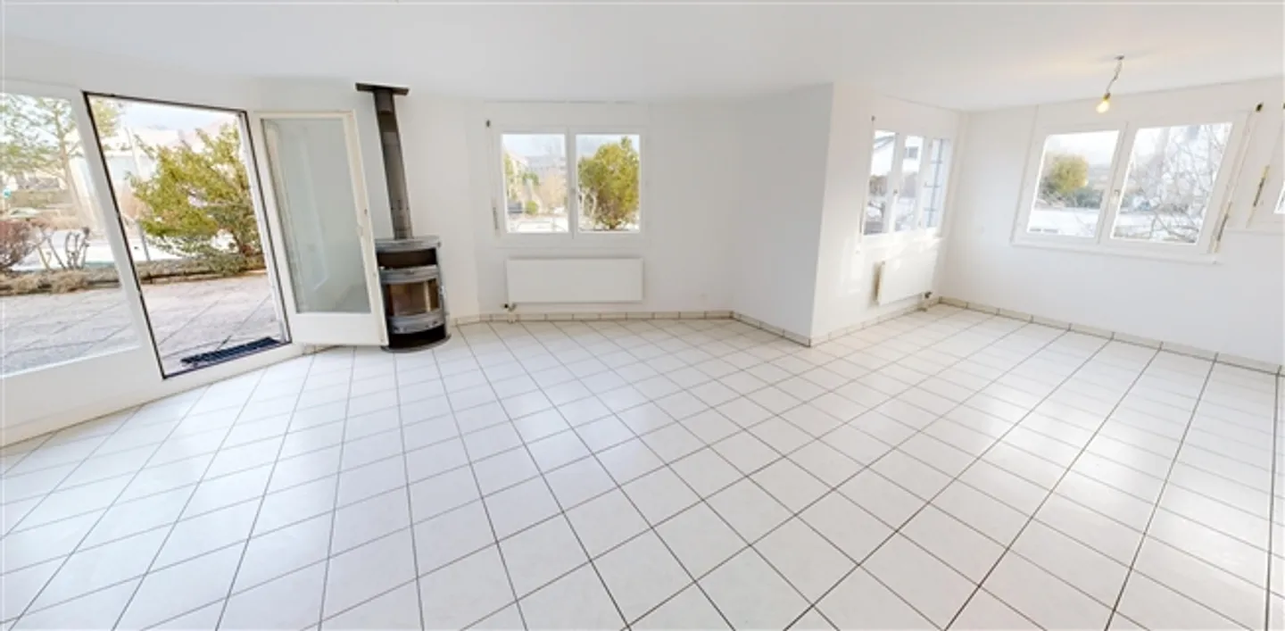 Welcome to this beautiful 5.5-room maisonette apartment in Matran - Photo 3 of 14