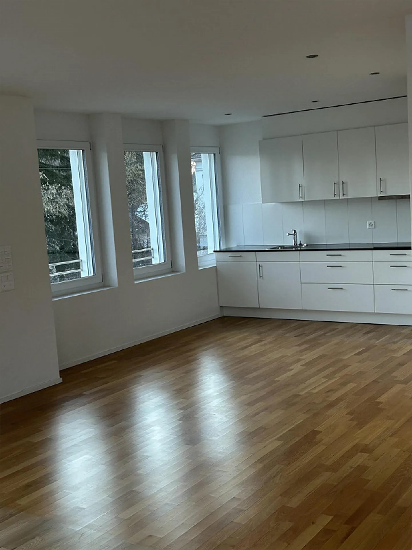 Spacious, bright 2.5 room apartment with balcony - Photo 4 of 11