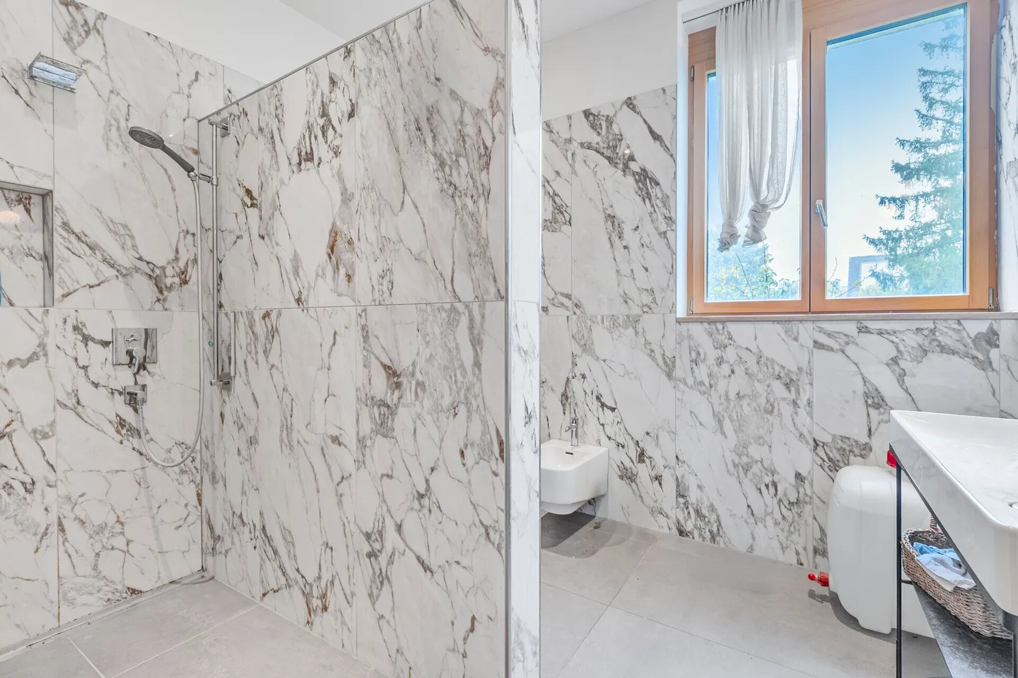 Central House - 8.5 Room Single-Family Home in the Heart of Bremgarten - Photo 7 of 14