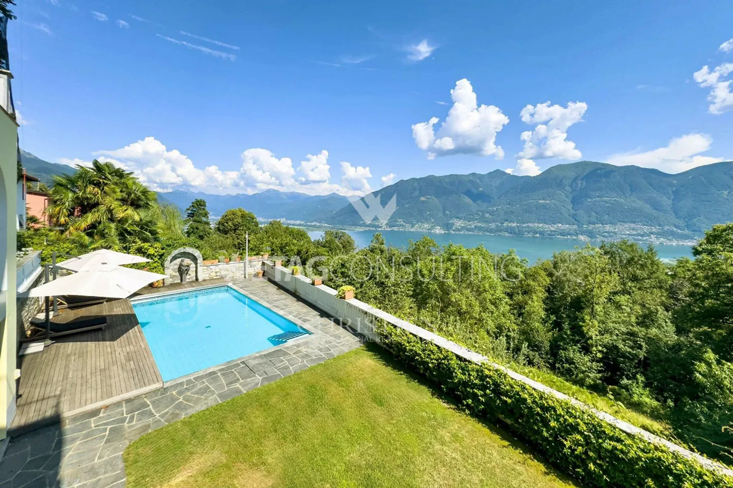 Grosszügige Villa mit Aussenpool & separatem Gästehaus zum Verkauf ... - Foto 2 di 13
