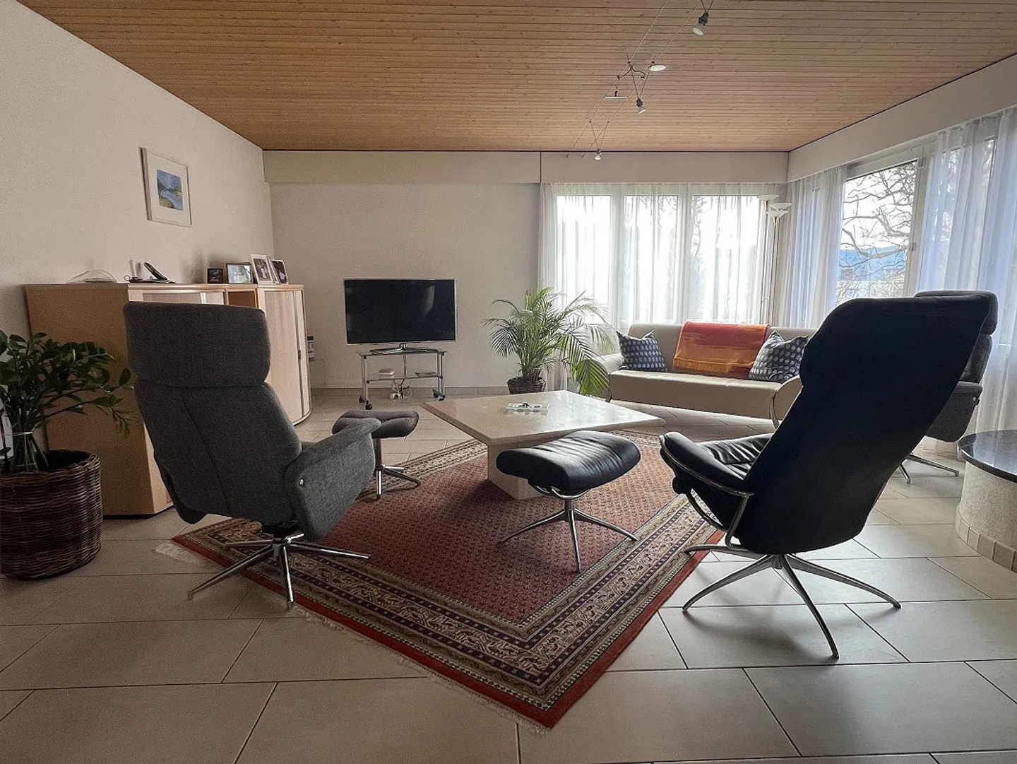 Charmantes Einfamilienhaus mit Pool - Foto 3 von 11