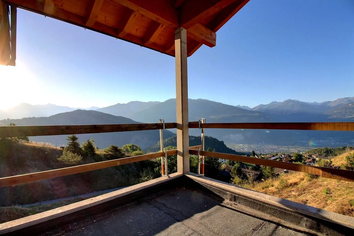 Villa splendide avec finitions personnalisées - Photo 3 sur 21