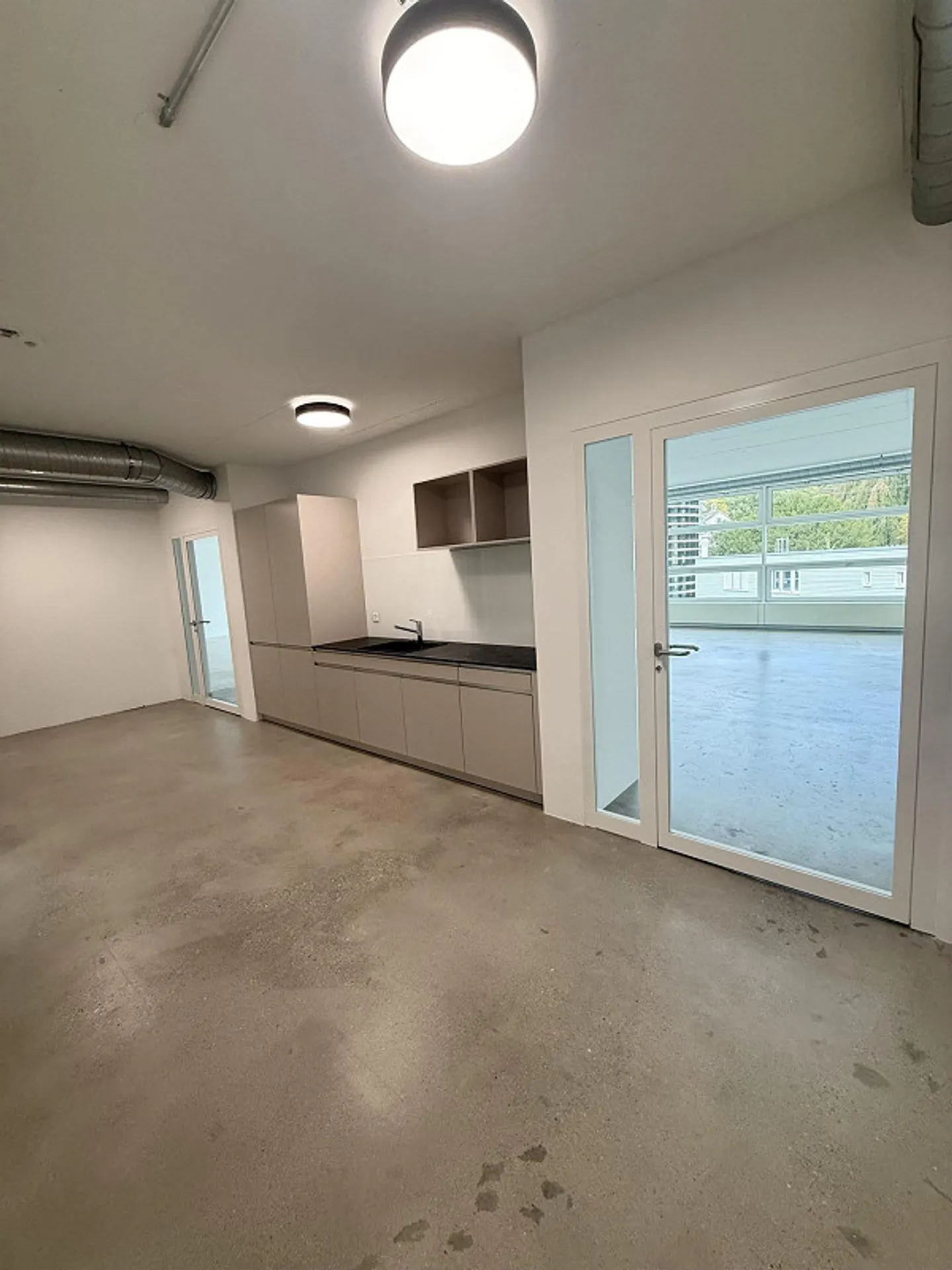 Espace commercial lumineux de 67 m² sur le Rheinweg à Schaffhouse - Photo 6 sur 12