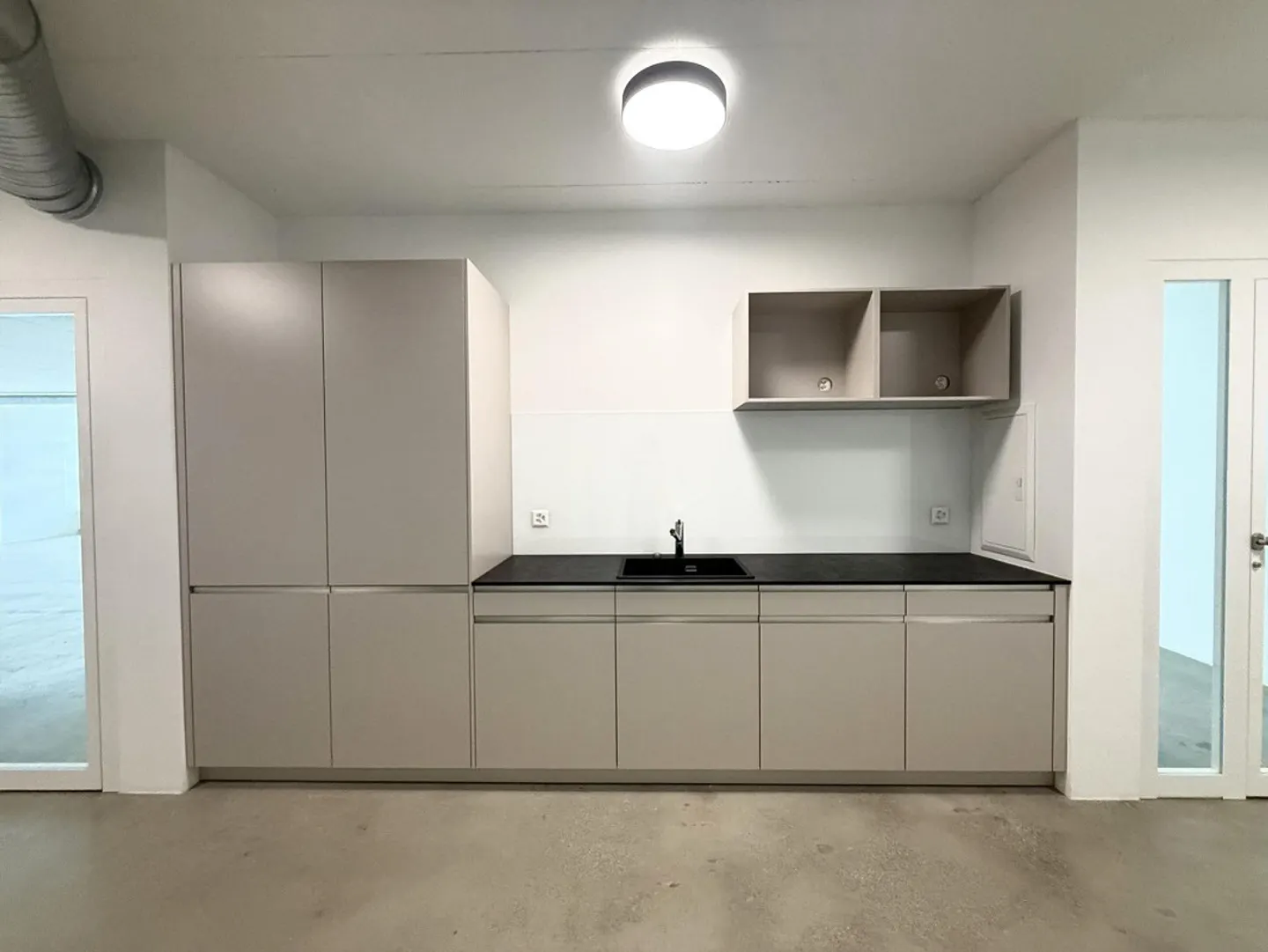 Espace commercial lumineux de 67 m² sur le Rheinweg à Schaffhouse - Photo 7 sur 12