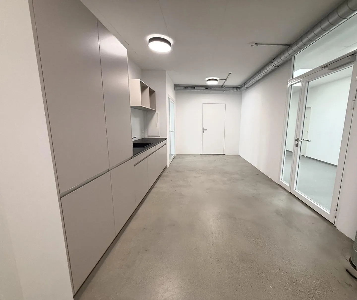 Espace commercial lumineux de 67 m² sur le Rheinweg à Schaffhouse - Photo 8 sur 12