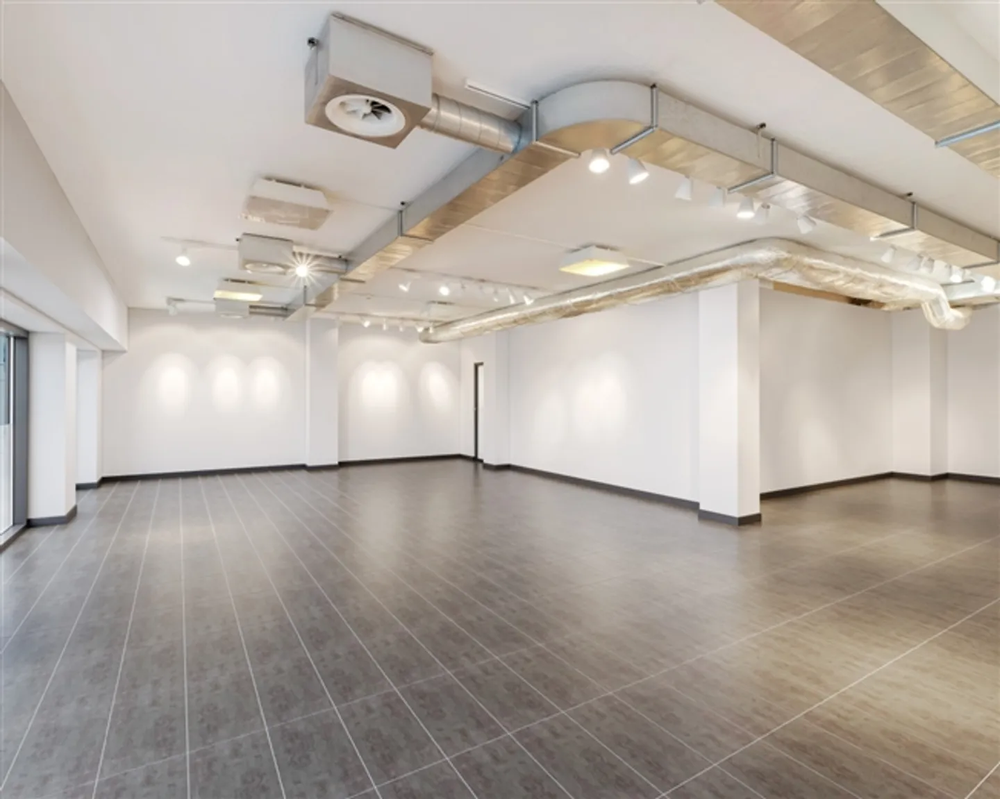 Area di servizio con frequenza pedonale attraente - Foto 7 di 9