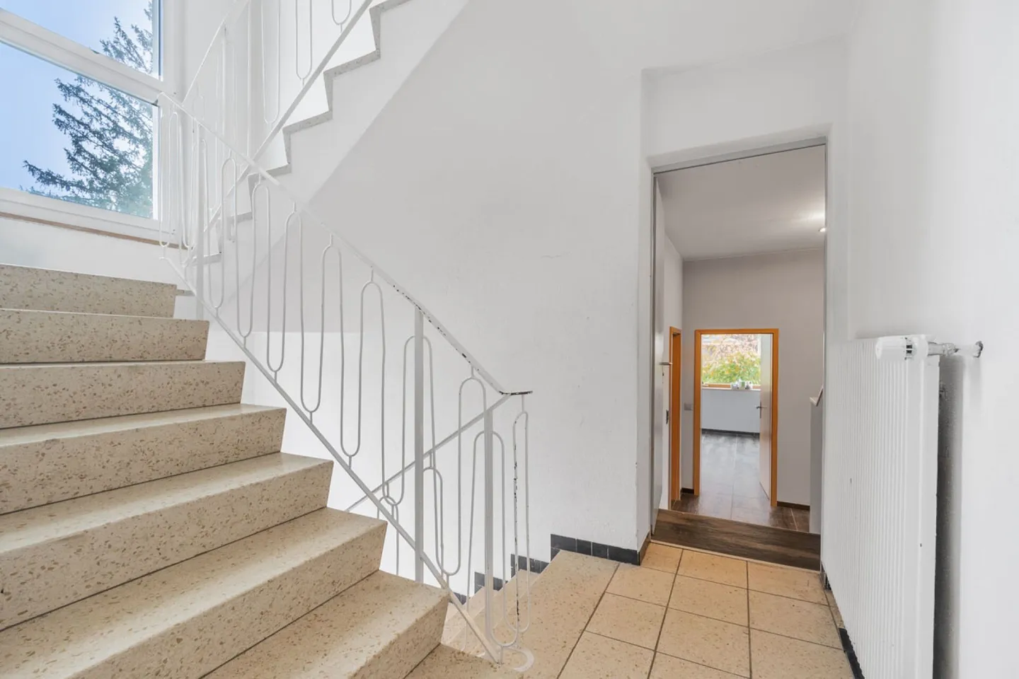 Central House - 8.5 Room Single-Family Home in the Heart of Bremgarten - Photo 8 of 14