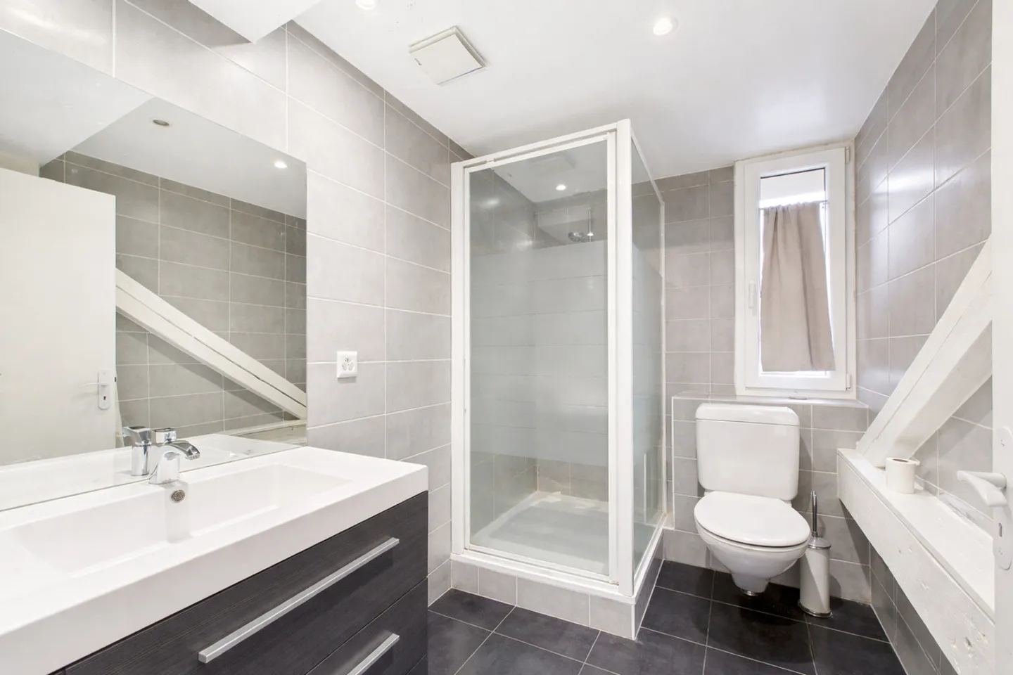 3,5-Zimmer-Wohnung mit sonnigem Balkon in Veyrier - Foto 8 von 10