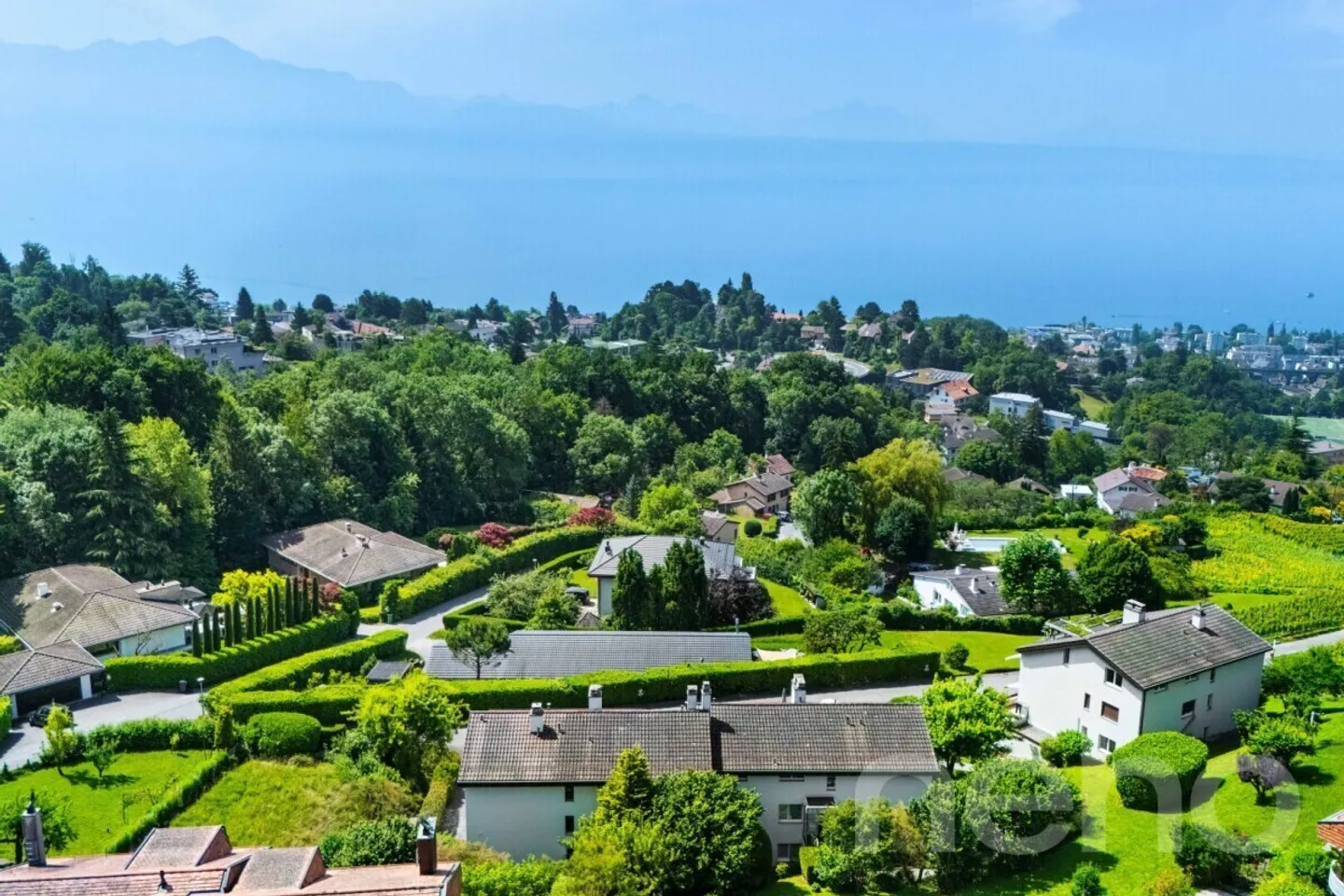 UNVERBAUTE AUSSICHT, GERÄUMIGES WOHNEN UND PRIVILEGIERTER LEBENSSTIL - Foto 1 von 12