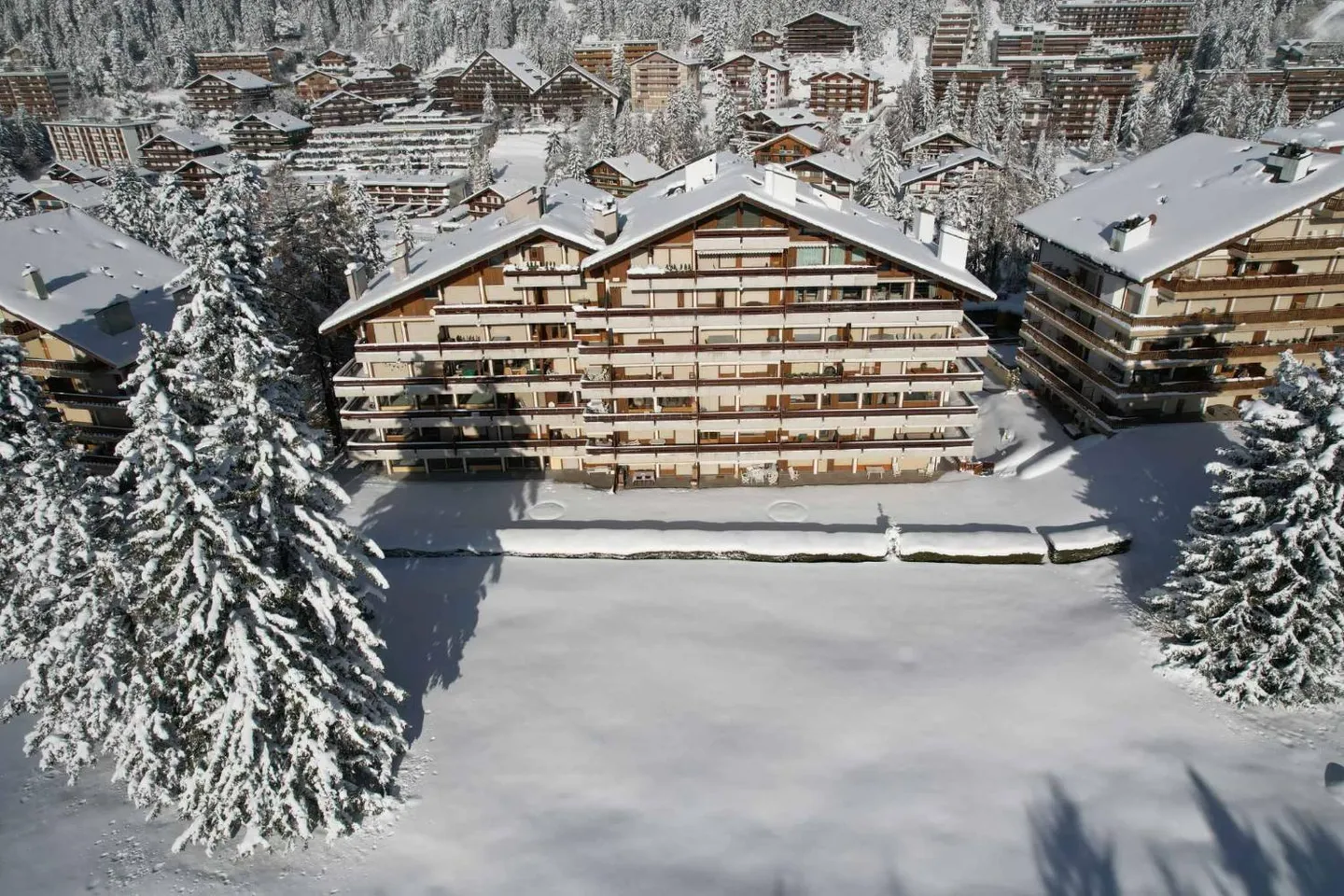 Luxury Apartment with Golf View - Photo 1 of 13