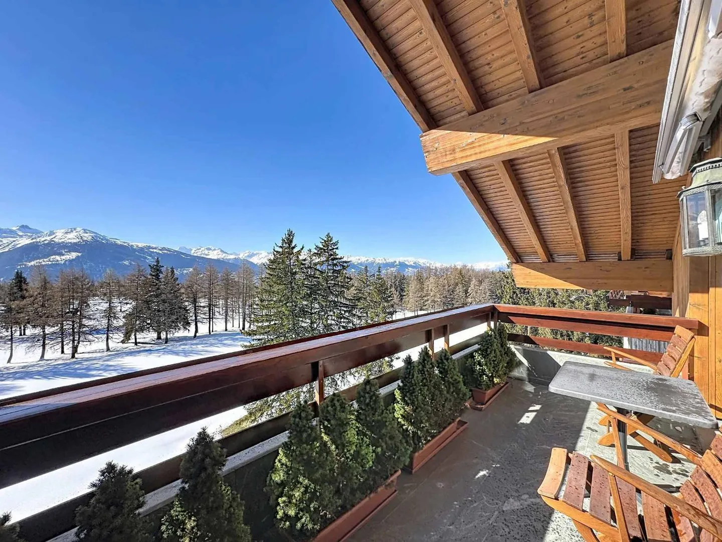 Luxury Apartment with Golf View - Photo 3 of 13