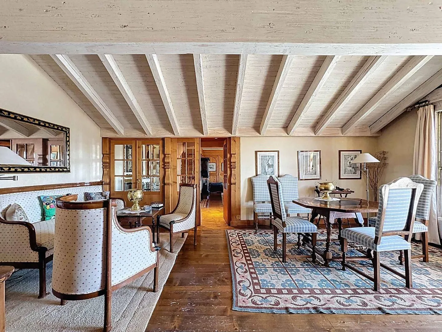 Luxury Apartment with Golf View - Photo 4 of 13