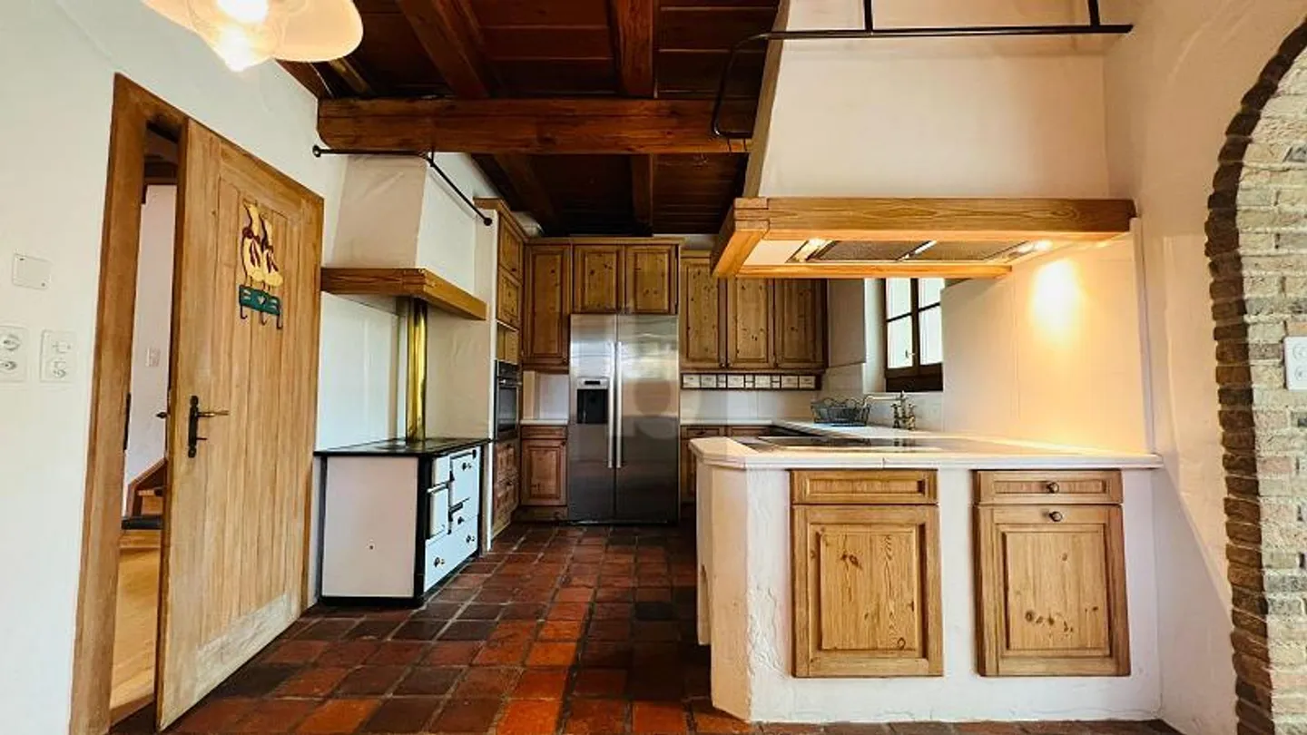 SPACIOUS, QUIET, FAMILY-FRIENDLY - Photo 3 of 6