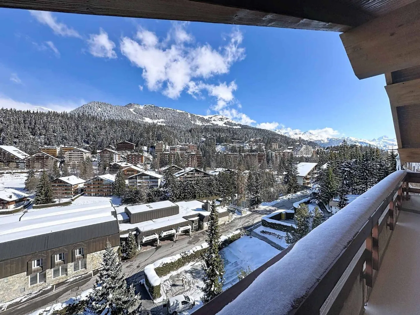 Luxury Apartment with Golf View - Photo 12 of 13