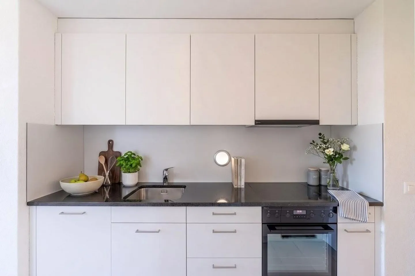 Appartement rénové de haute qualité dans un quartier résidentiel agréable - Photo 2 sur 12