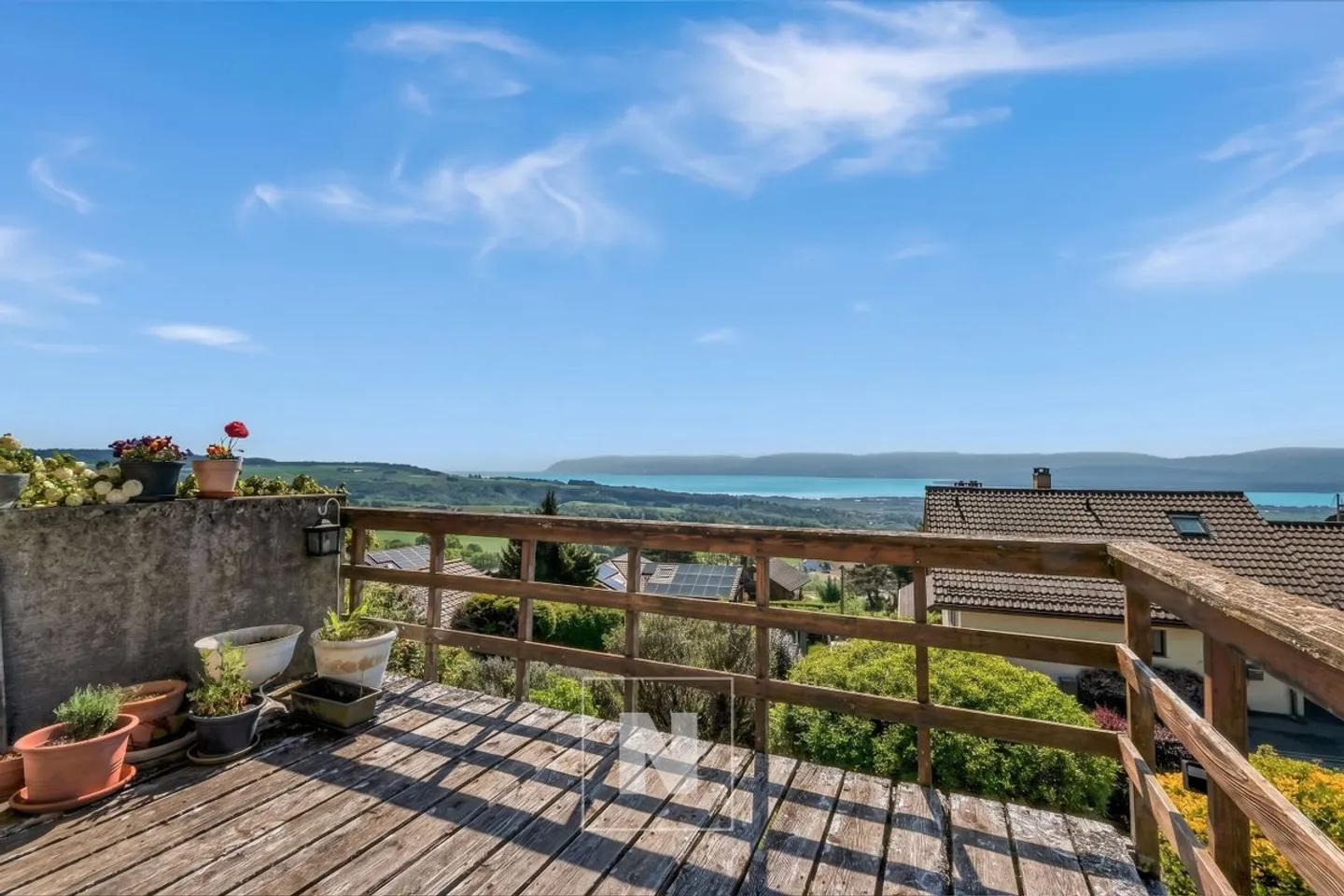 Incantevole casa a schiera con giardino e vista libera ad Arzier-Le Muids - Foto 3 di 13