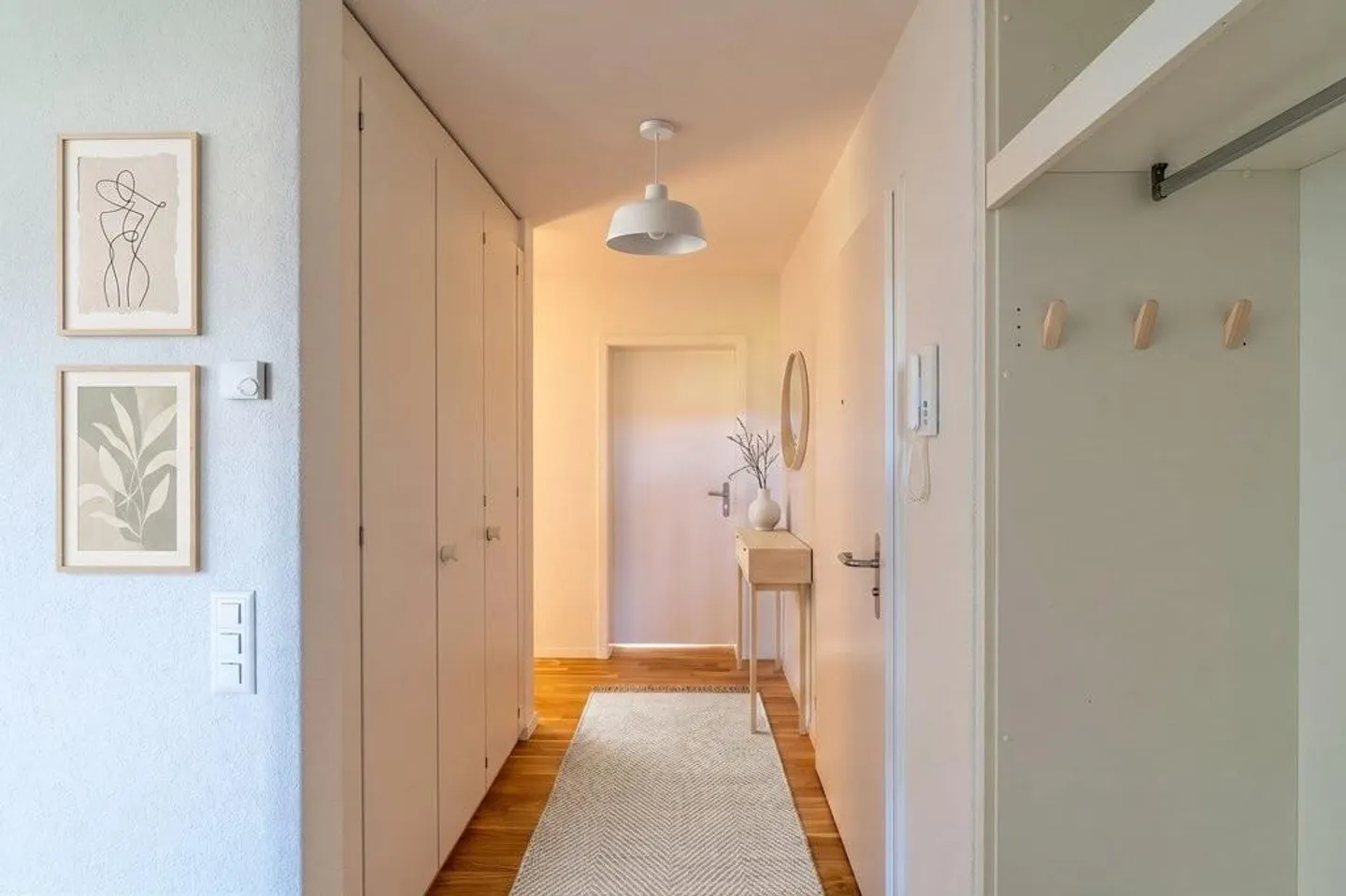 Appartement rénové de haute qualité dans un quartier résidentiel agréable - Photo 10 sur 12