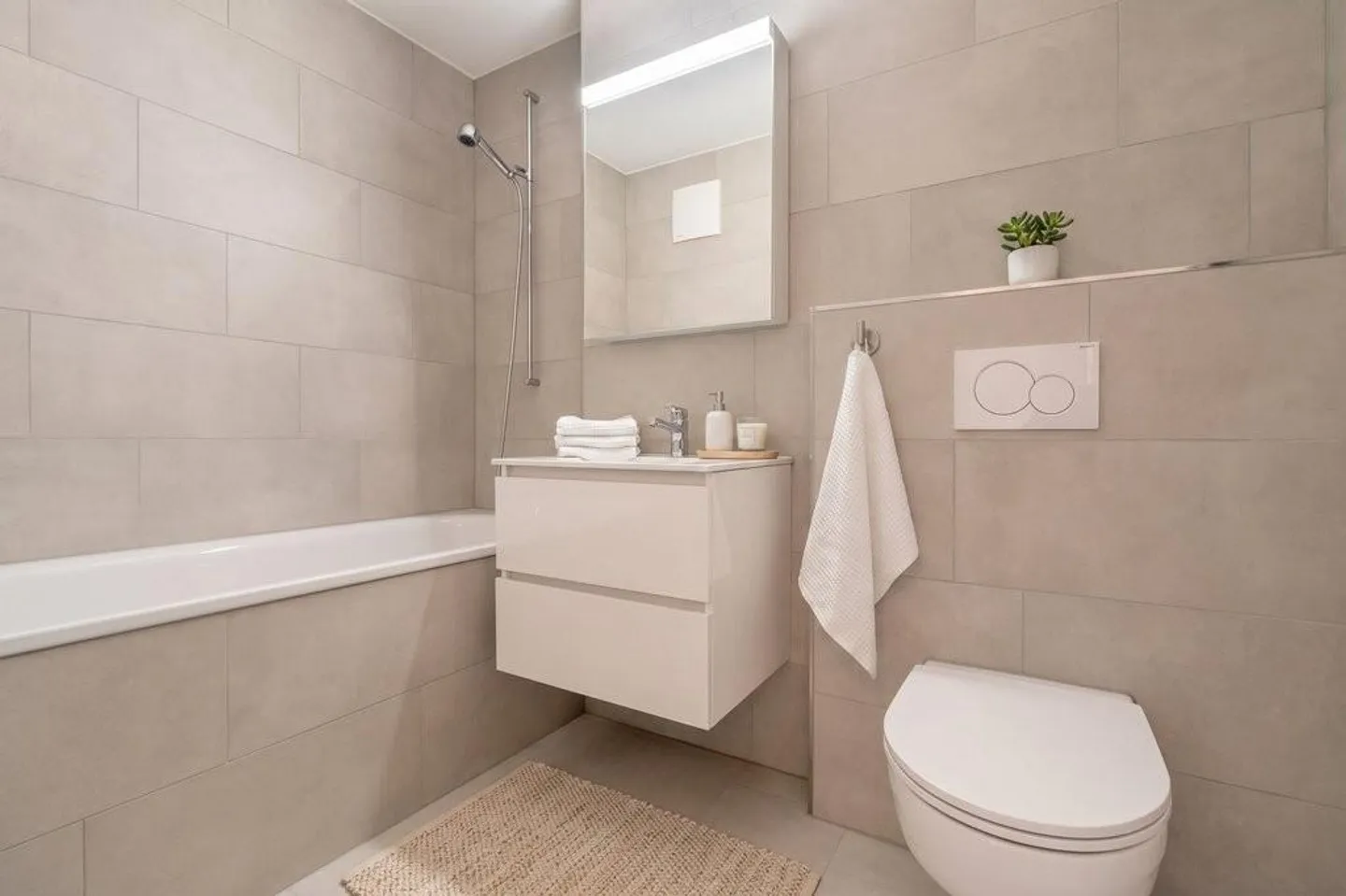 Appartement rénové de haute qualité dans un quartier résidentiel agréable - Photo 11 sur 12