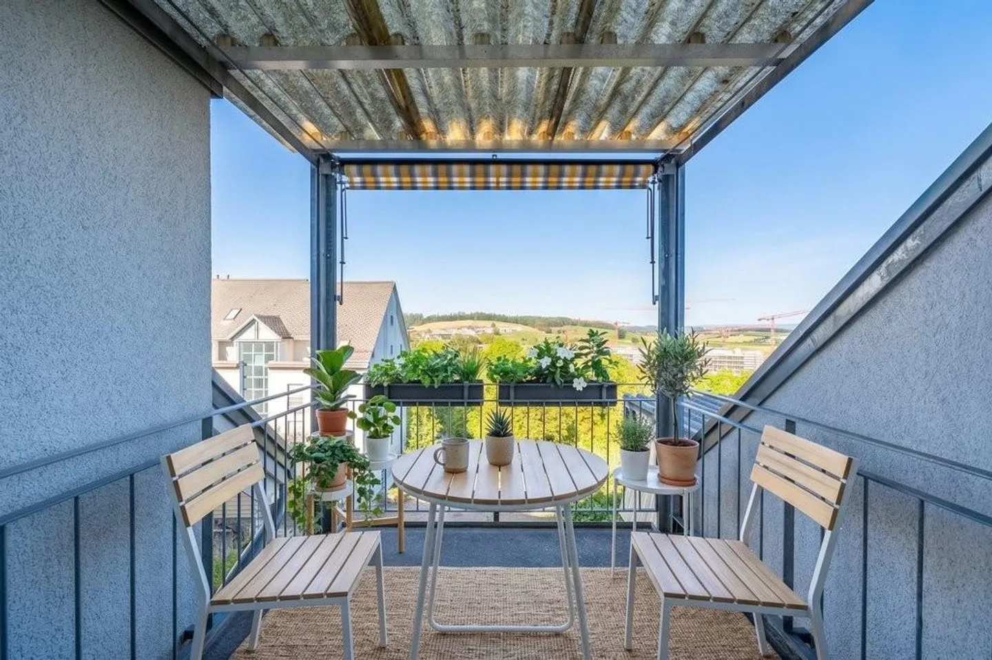 Appartement rénové de haute qualité dans un quartier résidentiel agréable - Photo 12 sur 12