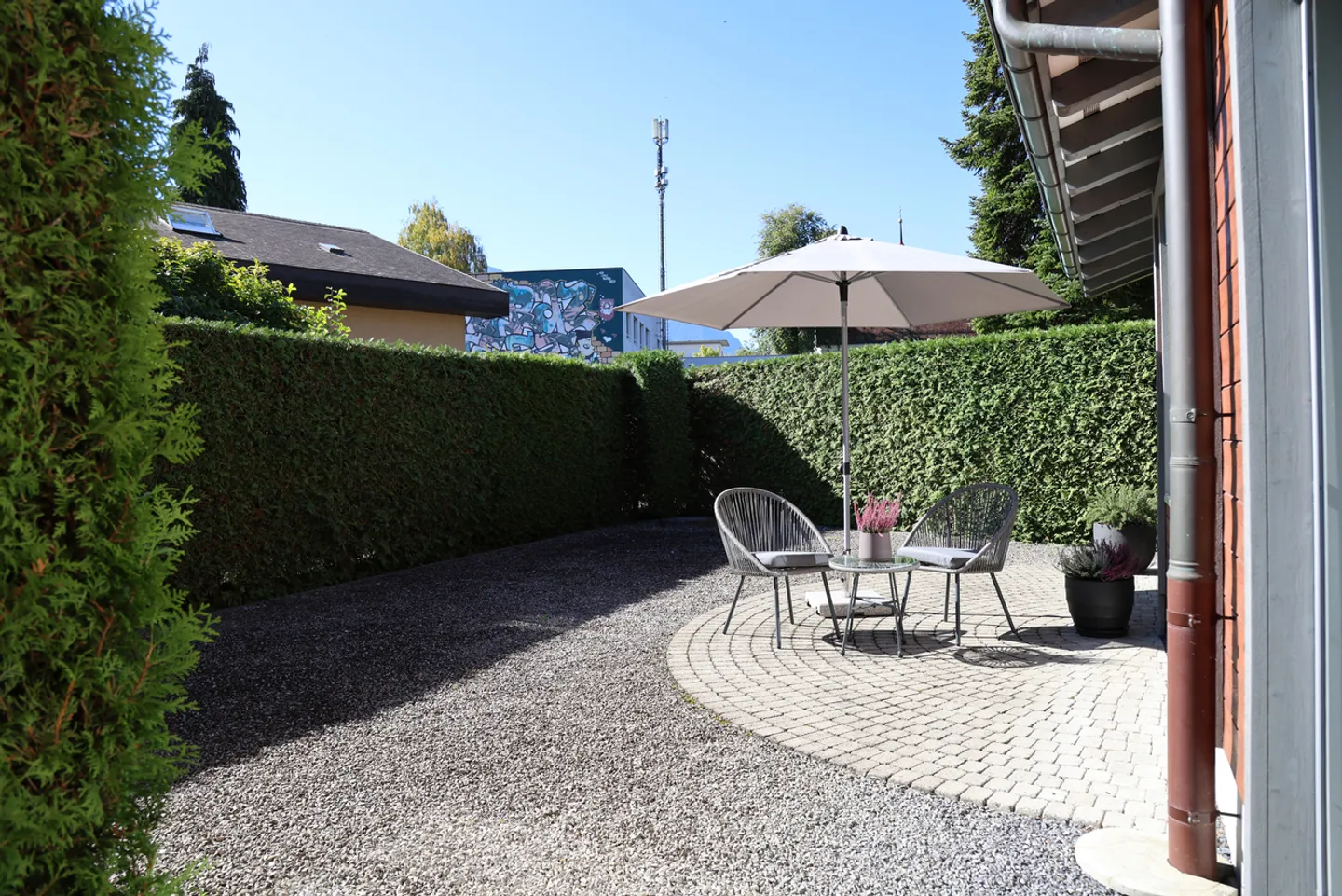 Appartement de jardin 3.5 pièces élégant dans le meilleur emplacement - Photo 2 sur 11