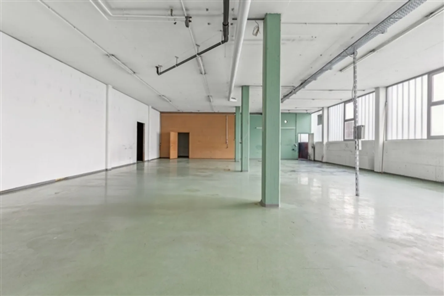 Ampio spazio di stoccaggio e studio nel quartiere industriale di Oberfeld - Foto 3 di 9