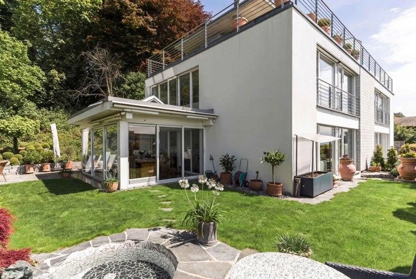 TANTO SPAZIO E CLASSE SULLA PENDENZA SOLEGGIATA - ESCLUSIVA CASA A SCHIERA DI 5,5 STANZE - Foto 1 di 8