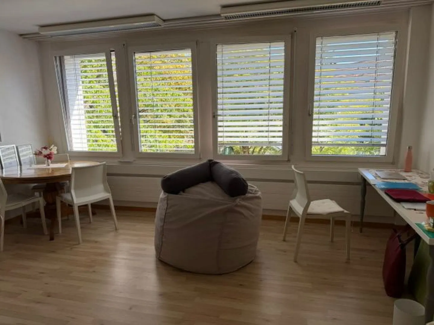 Spazio ufficio attraente in un ambiente di lavoro piacevole - Foto 4 di 6