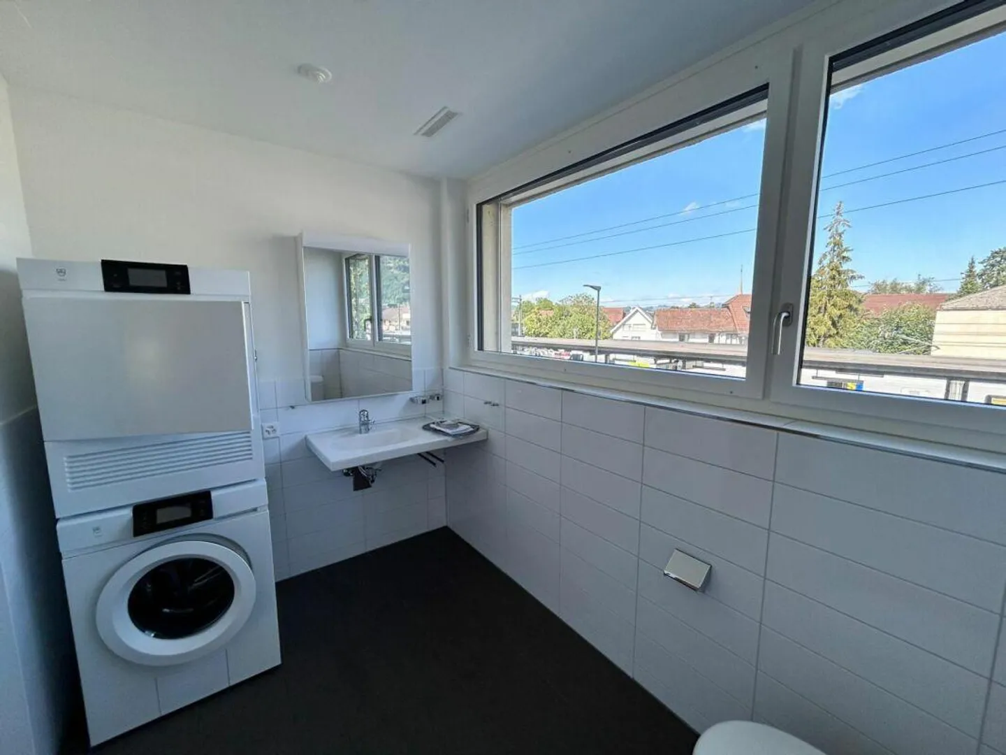 Appartement moderne de 2,5 pièces avec terrasse au rez-de-chaussée - Belp - Photo 6 sur 7