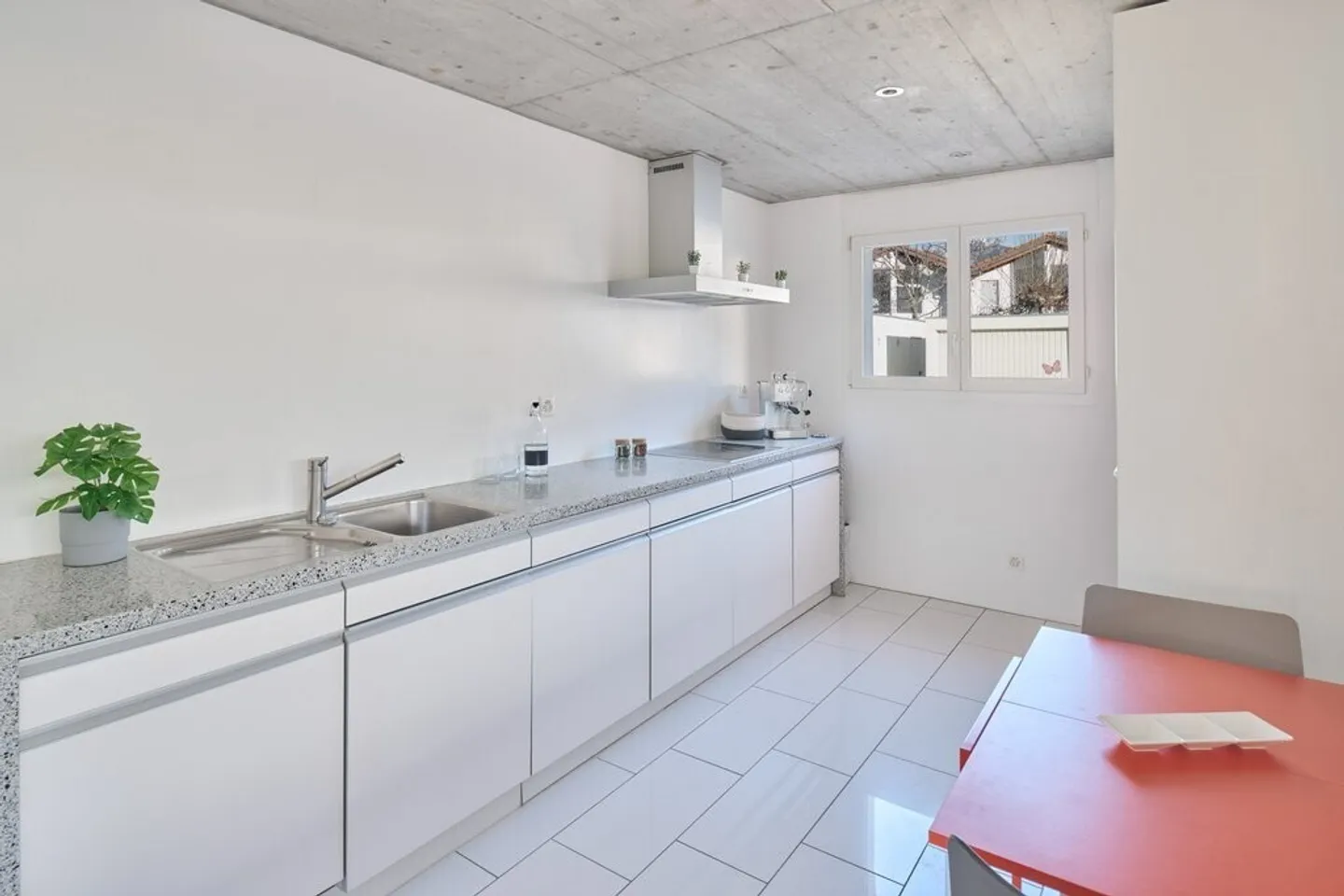 Ampia casa unifamiliare con appartamento - Foto 3 di 12