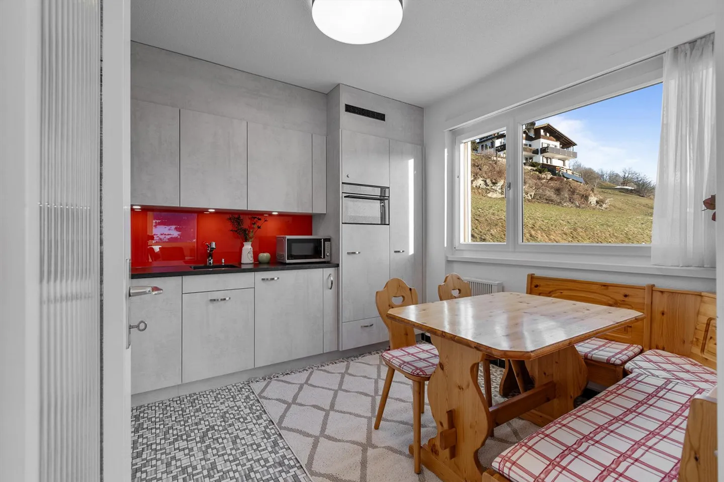 Bellissimo appartamento per vacanze 2 ½ camere, vista perfetta, piscina, TGP, arredato - Foto 11 di 26