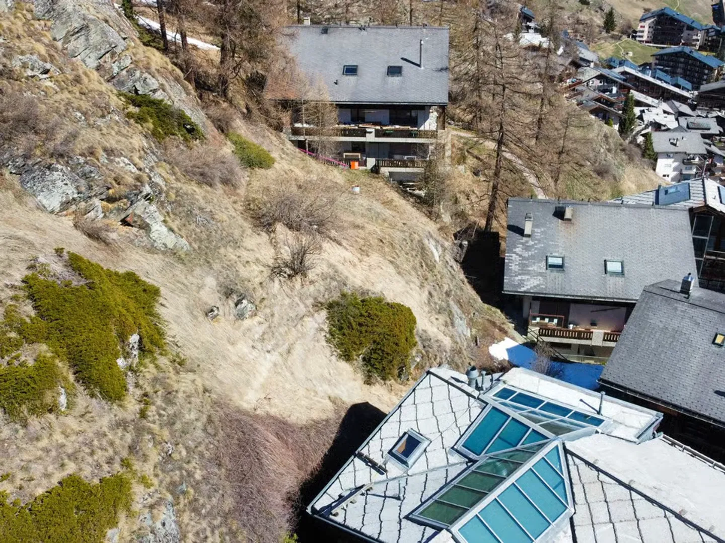 Sunny building plot with mountain view in Zermatt - Photo 9 of 11