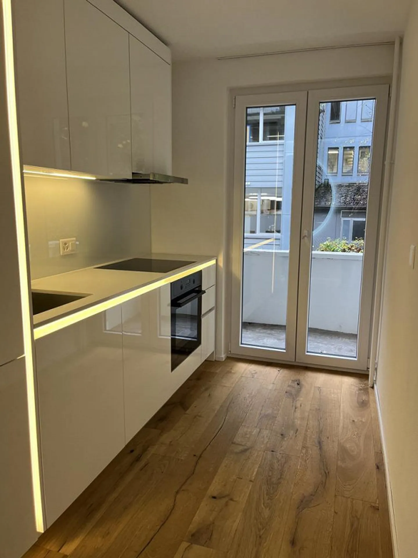 Bright and modern equipped 2.5 room apartment - Photo 3 of 4