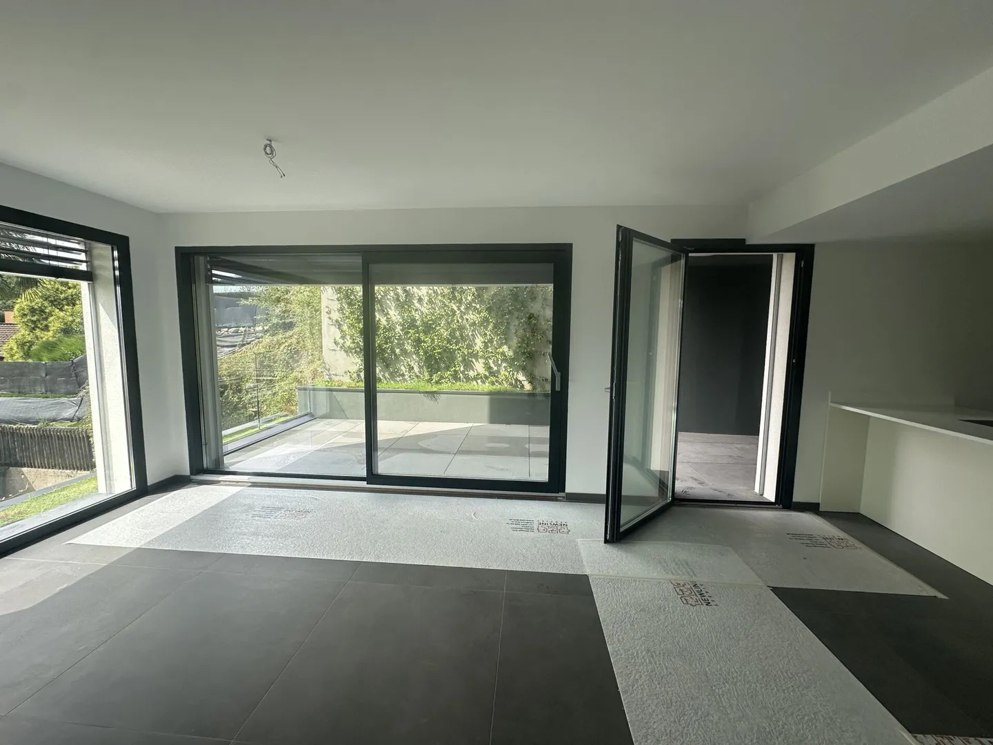 Bungalow design spacieux avec terrasse dans une nouvelle résidence, à quelques minutes du lac de Côme - Photo 2 sur 9