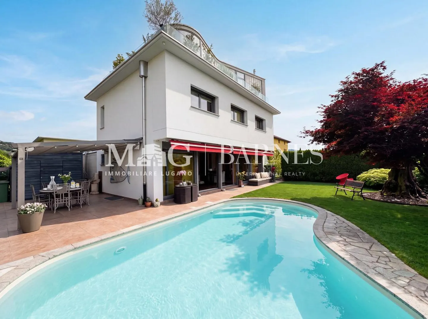 Mendrisio, Stabio: Großes Einfamilienhaus mit Garten und Pool - Foto 2 von 18