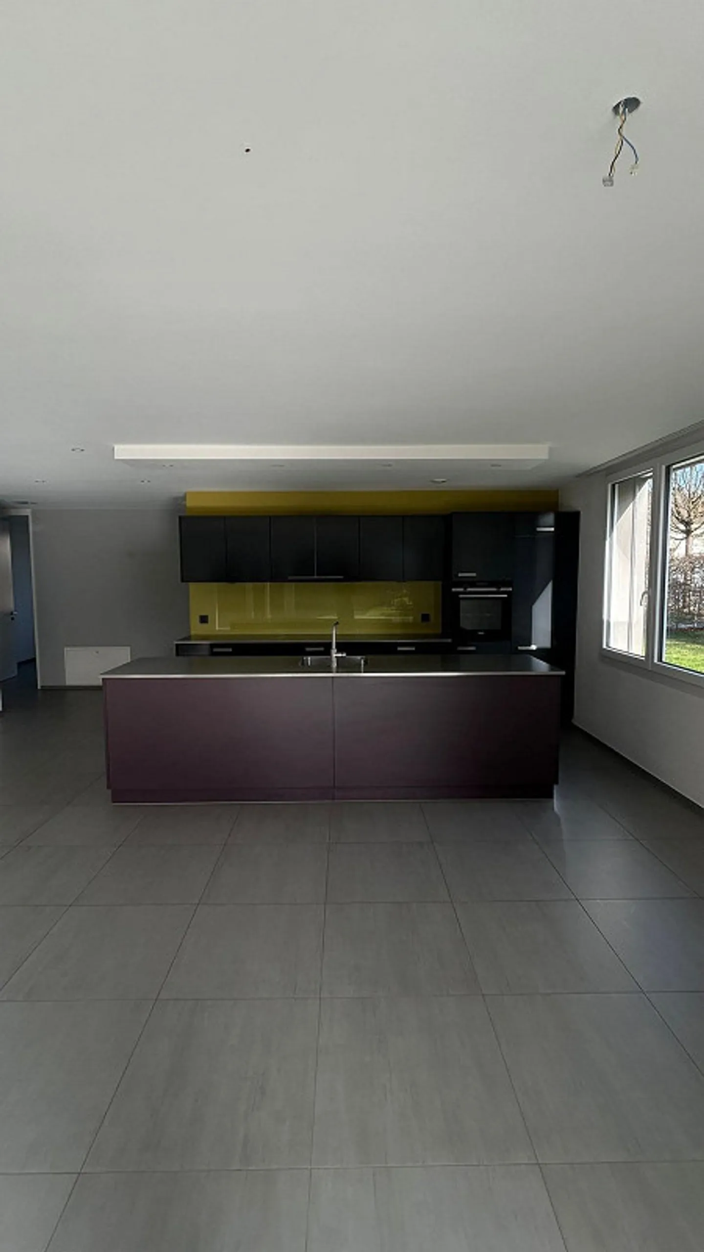 Bright 4.5-Room Ground Floor Apartment with Terrace - Photo 1 of 9