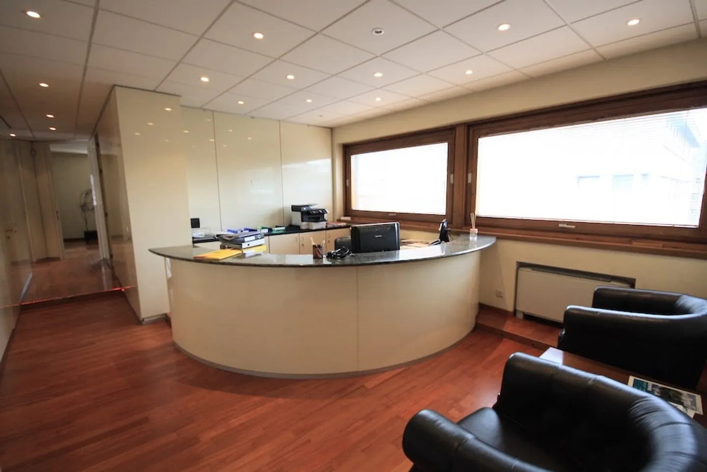 Offices from approx. 190 m² to approx. 600 m² in a high-standard building with parking spaces - Photo 4 of 13