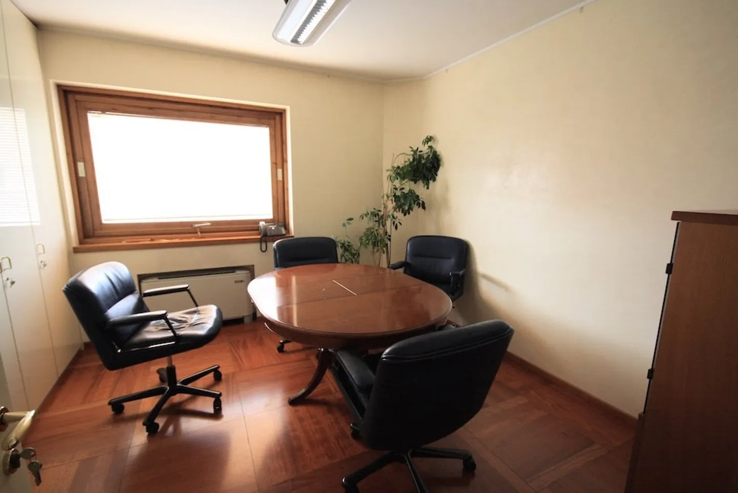 Offices from approx. 190 m² to approx. 600 m² in a high-standard building with parking spaces - Photo 8 of 13