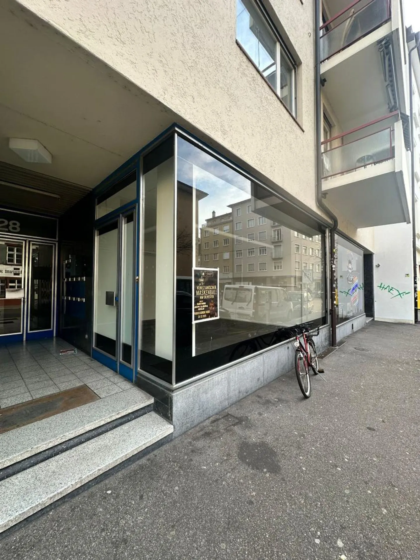 Espace commercial passionnant à vendre, bureau ou showroom dans un emplacement de choix - Photo 1 sur 6
