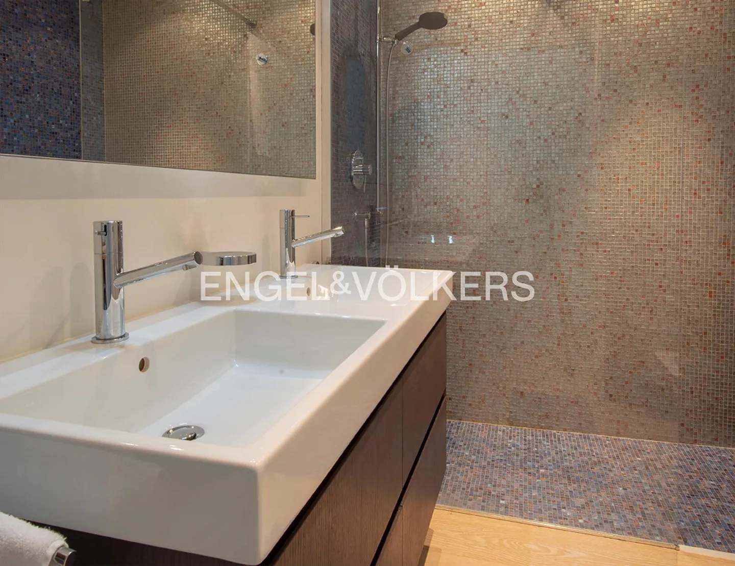 Stile e design con vista mozzafiato sul lago - Foto 9 di 10