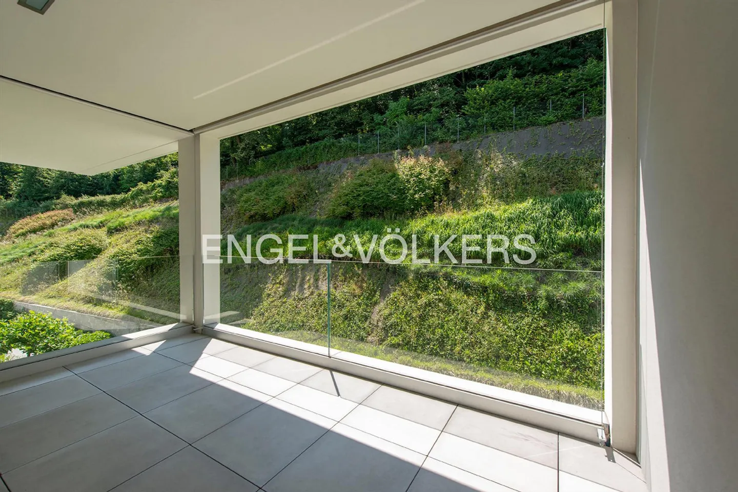 Stile e design con vista mozzafiato sul lago - Foto 10 di 10