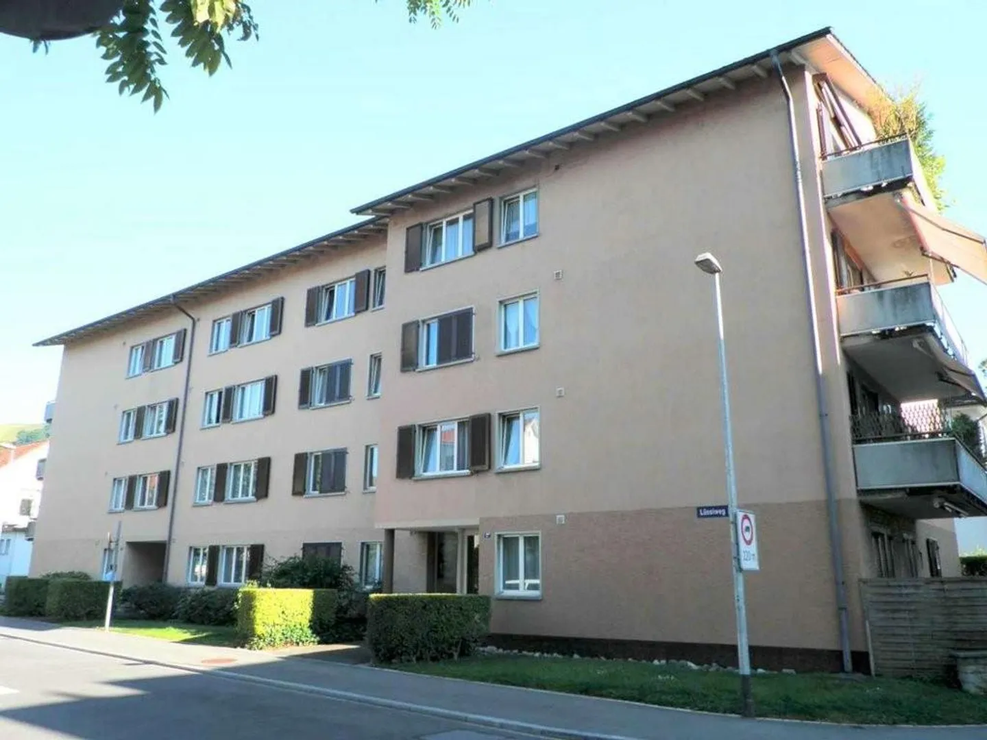 Parcheggio esterno in una posizione centrale - Foto 1 di 2