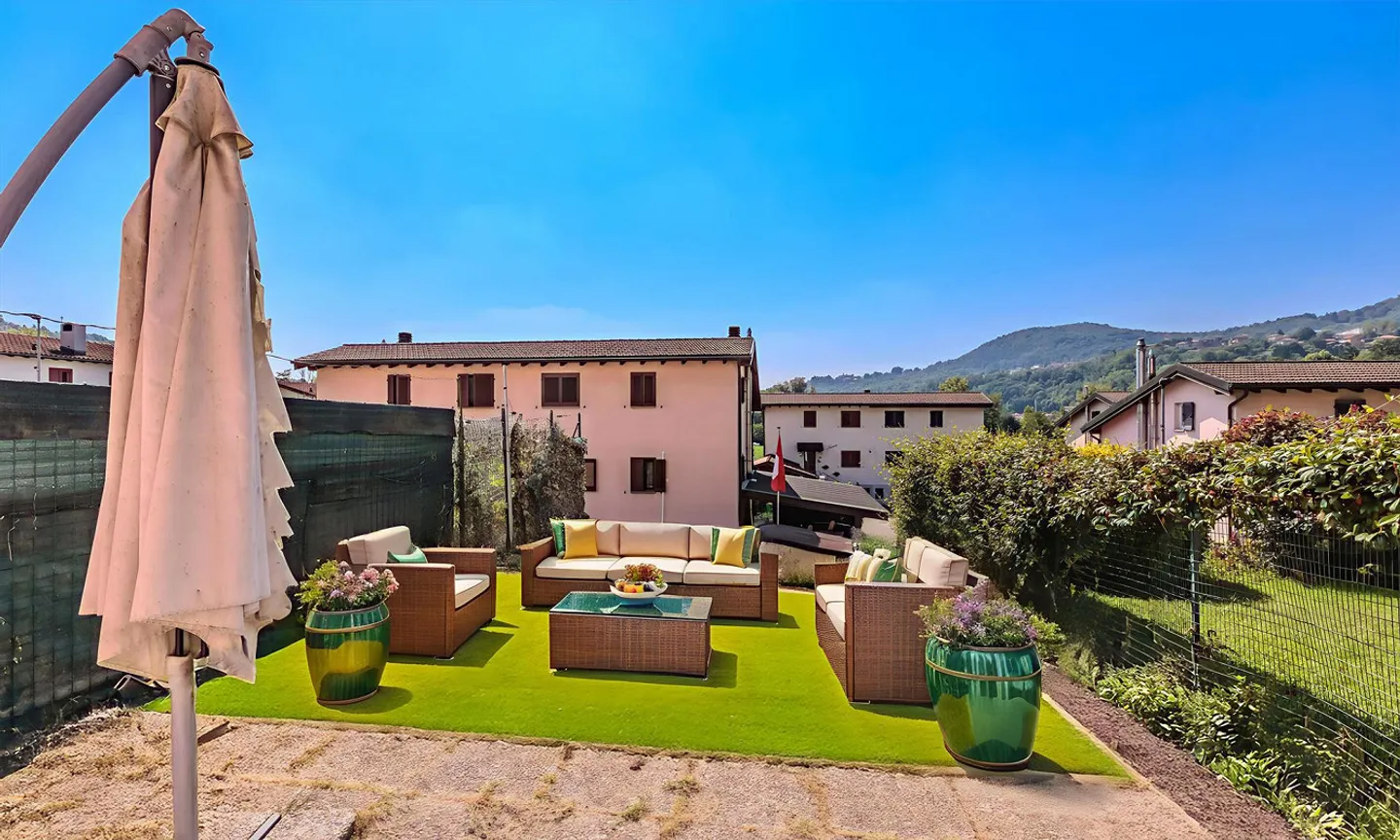 Spacious terraced house with 5.5 rooms and garden in Seseglio - Photo 1 of 9