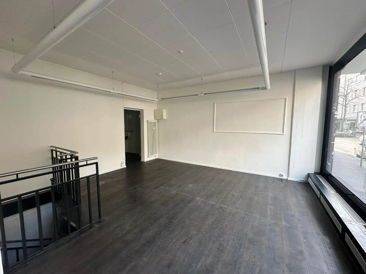 Espace commercial passionnant à vendre, bureau ou showroom dans un emplacement de choix - Photo 2 sur 6