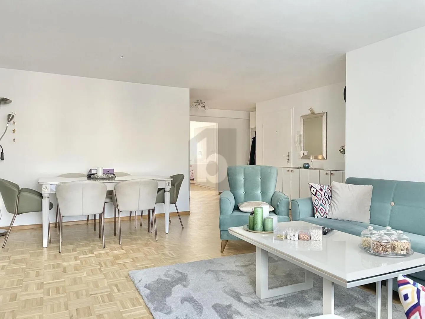 RÉNOVÉ RÉCEMMENT, AVEC UN GRAND BALCON, DANS UN BON EMPLACEMENT - Photo 2 sur 6